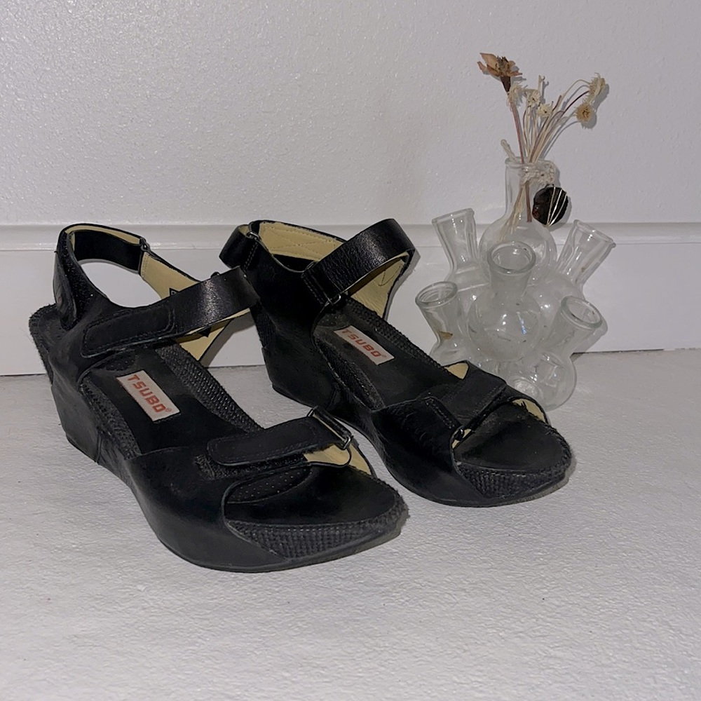 Sandals by Tsubo